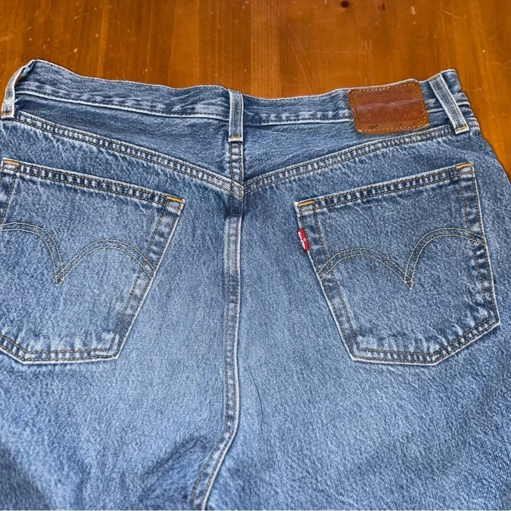 Levi’s 501 Button Fly 30x26 Jeans Women’s Raw Hem Medium Wash Classic Chic Indie